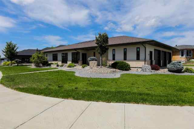 Southridge real estate 500 Gold Canyon Place S in Southridge Lethbridge