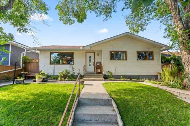 Huntington Hills real estate 6920 Hunterbow Crescent NW in Huntington Hills Calgary