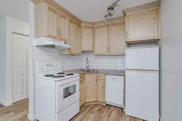 Bowness real estate 1, 4328 75 Street NW in Bowness Calgary