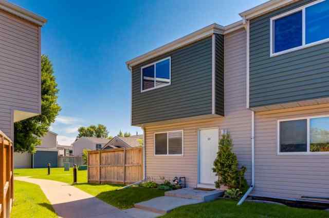 Penbrooke Meadows real estate 21, 5425 Pensacola Crescent SE in Penbrooke Meadows Calgary