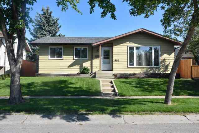Abbeydale real estate 904 Abbotsford Drive NE in Abbeydale Calgary