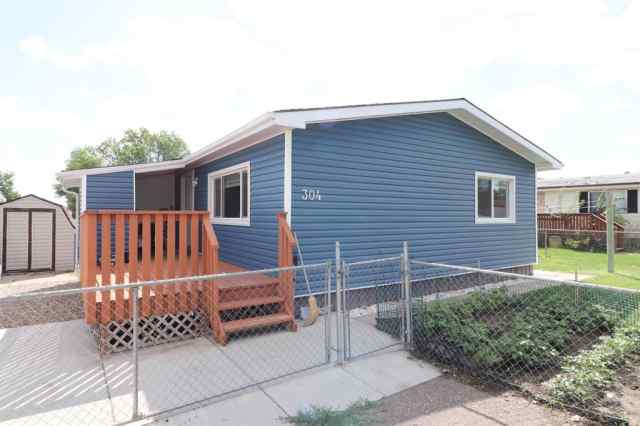 SW Hill real estate 304 Fleet Street SW in SW Hill Medicine Hat