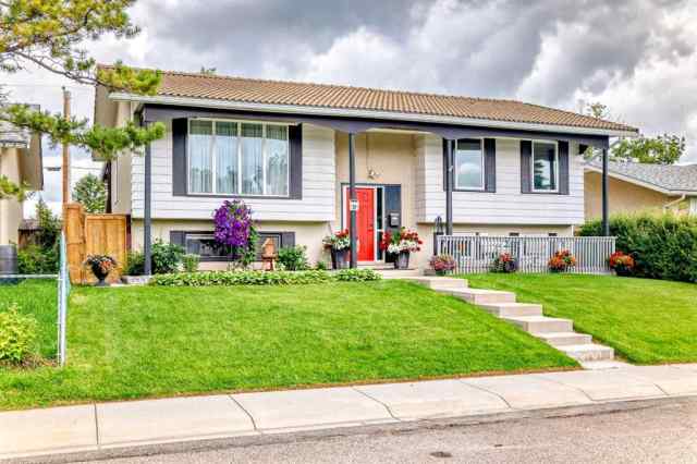 Penbrooke Meadows real estate 35 Pensville Road SE in Penbrooke Meadows Calgary
