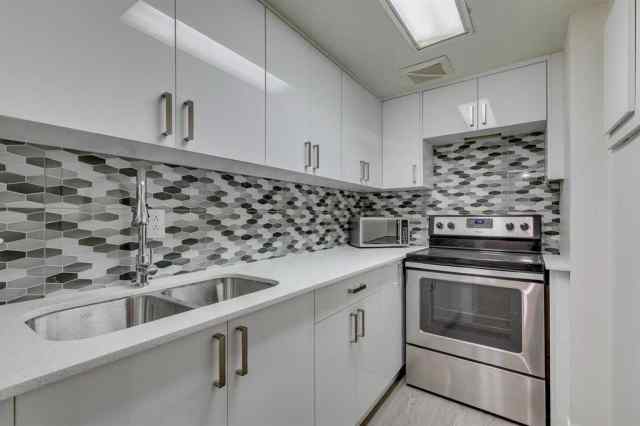 Penbrooke Meadows real estate 111, 5404 10 Avenue SE in Penbrooke Meadows Calgary