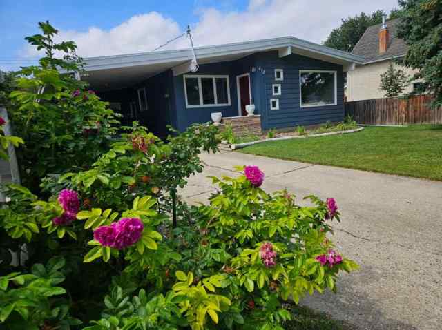 Senator Buchanan real estate 412 12A Street N in Senator Buchanan Lethbridge