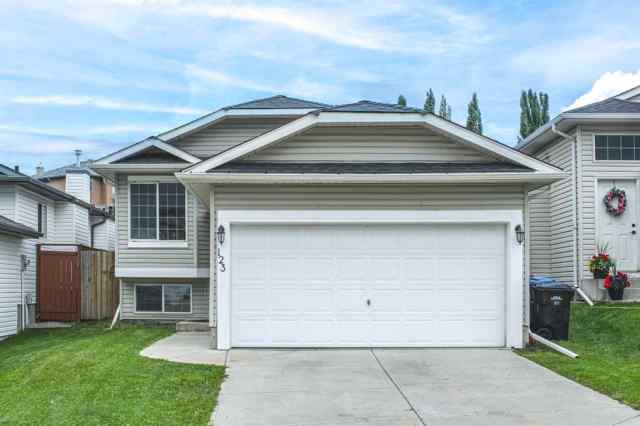 Royal Oak real estate 123 Royal Birch Manor NW in Royal Oak Calgary
