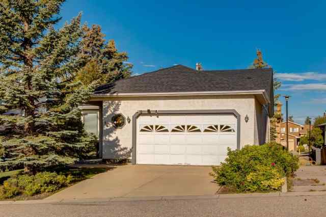 Hawkwood real estate 82 Hawkdale Circle NW in Hawkwood Calgary