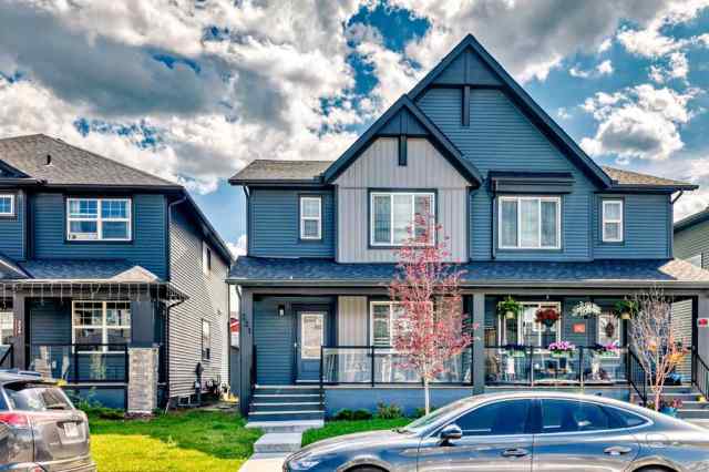 Midtown real estate 221 Midgrove Mews SW in Midtown Airdrie