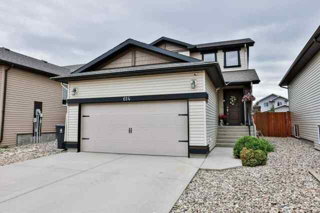 Legacy Ridge / Hardieville real estate 614 Marie Van Haarlem Crescent N in Legacy Ridge / Hardieville Lethbridge