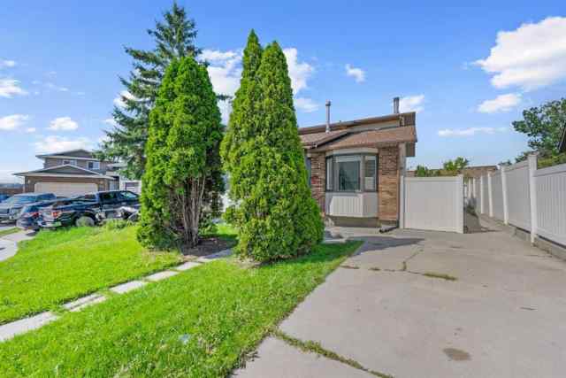 Whitehorn real estate 60 Whitaker Close NE in Whitehorn Calgary