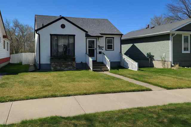 London Road real estate 1212 7 Avenue S in London Road Lethbridge