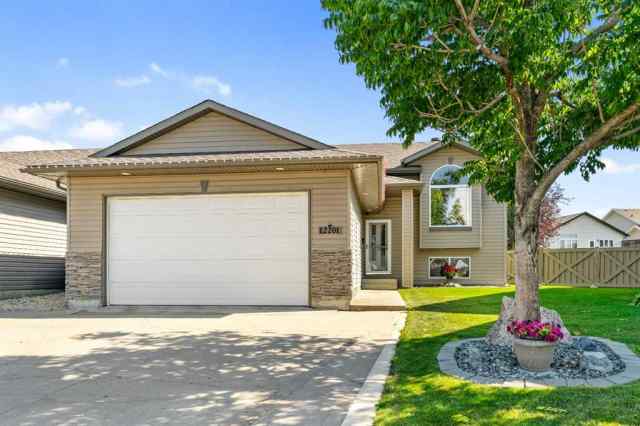 Royal Oaks real estate 12201 104A Street  in Royal Oaks Grande Prairie