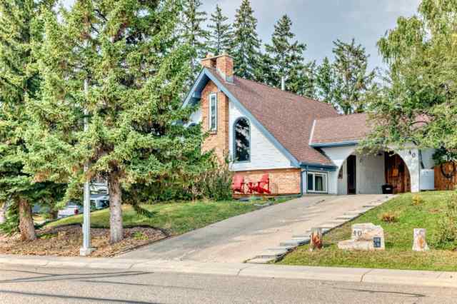 Rosemont real estate 40 Mountain Street W in Rosemont Okotoks