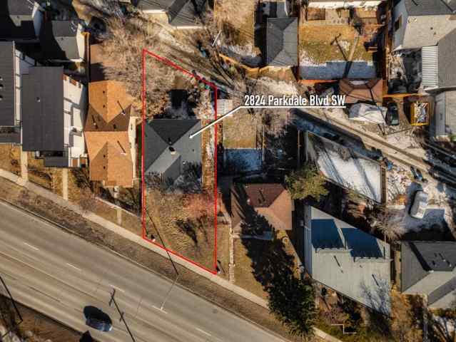 West Hillhurst real estate 2824 Parkdale Boulevard NW in West Hillhurst Calgary