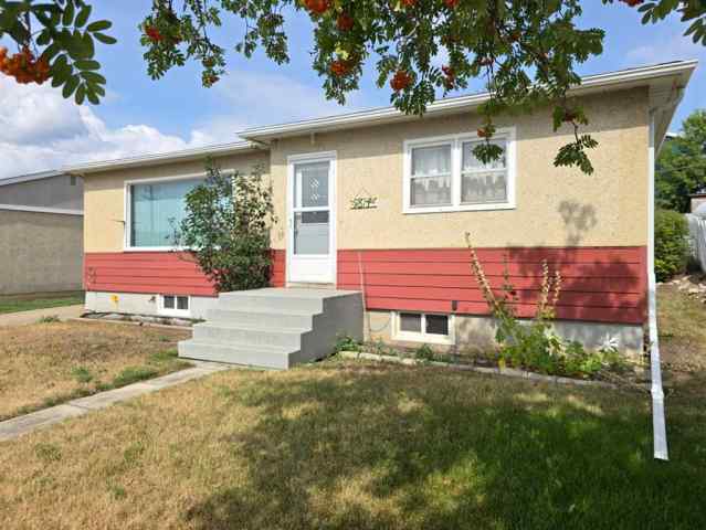 Downtown real estate 9814 95 Avenue  in Downtown Peace River