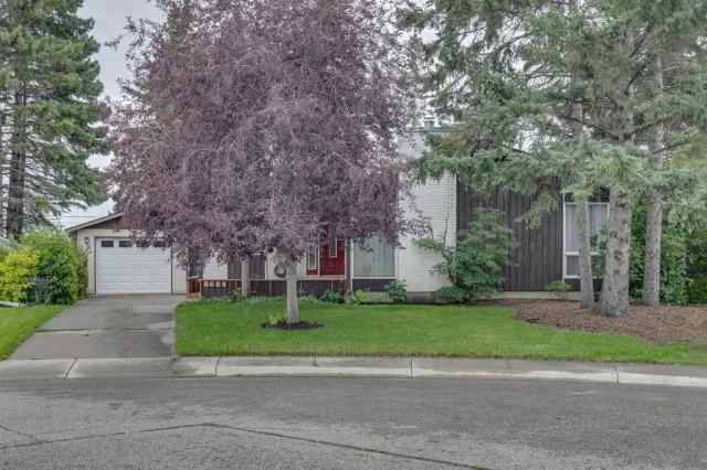 Lakeview real estate 5624 Ladbrooke Drive SW in Lakeview Calgary