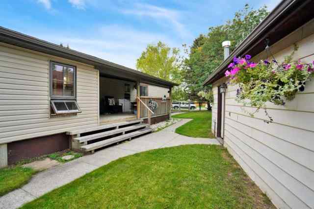 NONE real estate 9 Tamarack Crescent NW in NONE Sundre