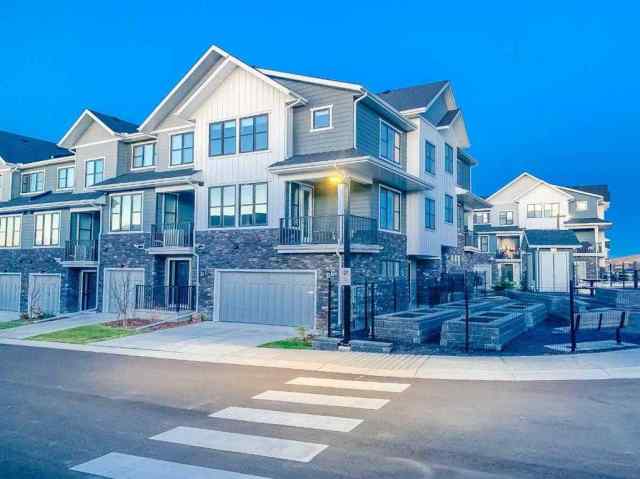 Crestmont real estate 917 Crestridge Common SW in Crestmont Calgary