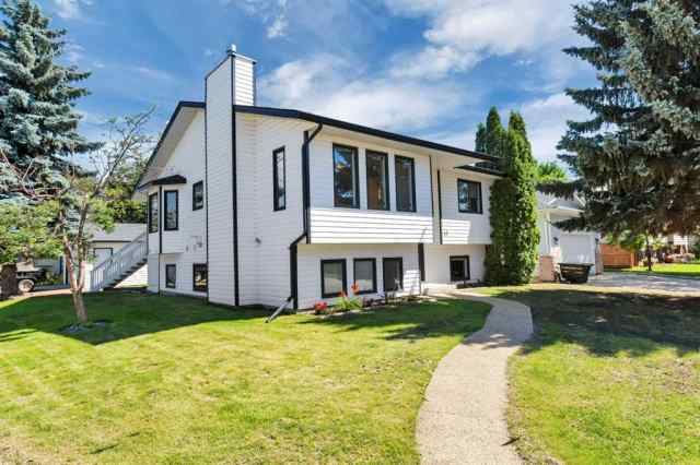Woodlands real estate 11 Maple Bay  in Woodlands Lacombe