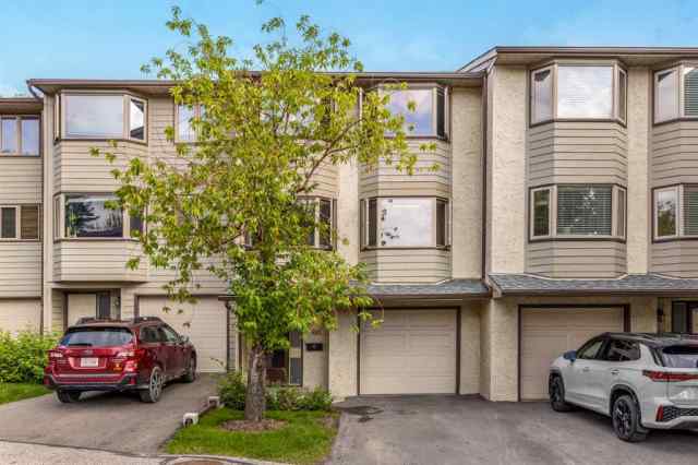 Glamorgan real estate 160 Glamis Terrace SW in Glamorgan Calgary