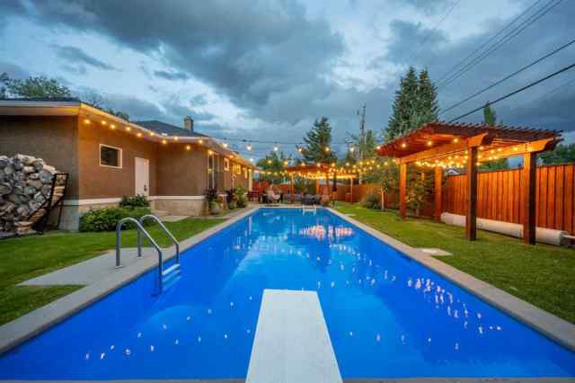 Wildwood real estate 15 Wilshire Place SW in Wildwood Calgary