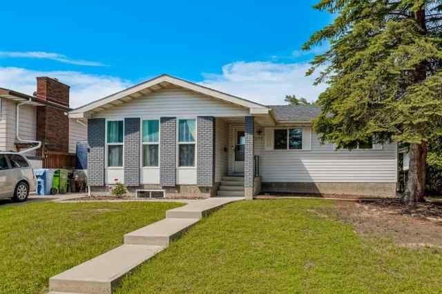 Woodlands real estate 208 Woodpark Place SW in Woodlands Calgary