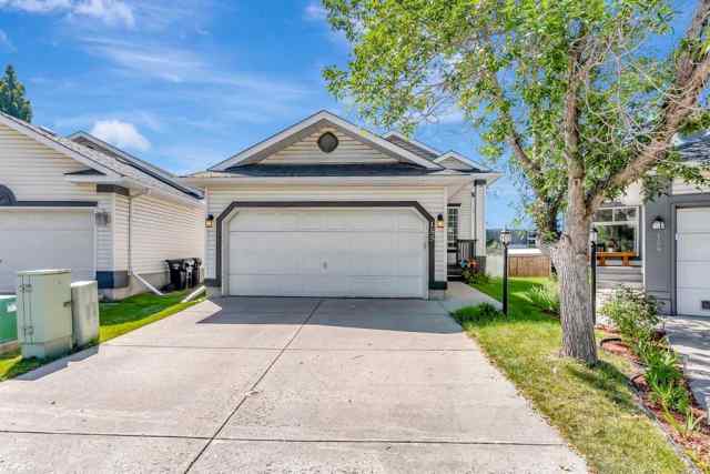 Douglasdale/Glen real estate 155 Douglas Glen Close SE in Douglasdale/Glen Calgary