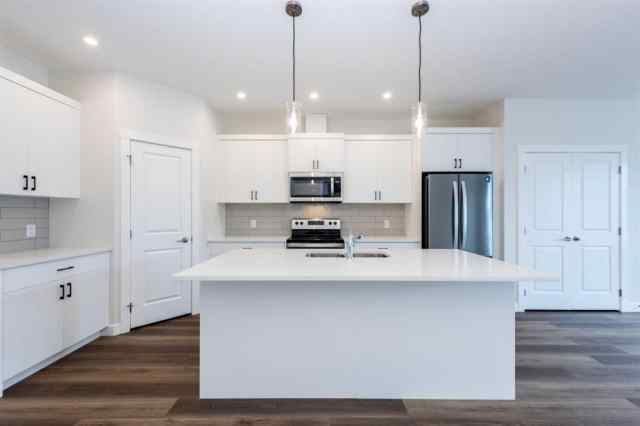 Chinook Gate real estate 1139 Chinook Winds Circle SW in Chinook Gate Airdrie