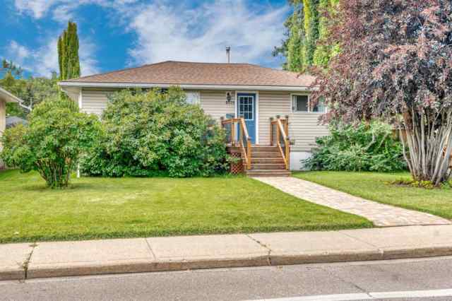 Bowness real estate 8319 Bowness Road  in Bowness Calgary
