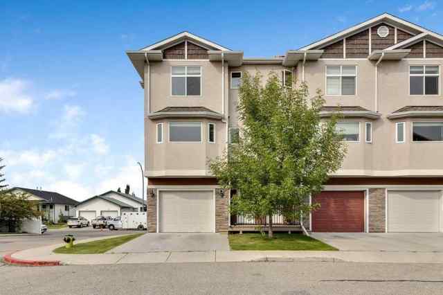 Strathaven real estate 135 Strathcona Circle  in Strathaven Strathmore