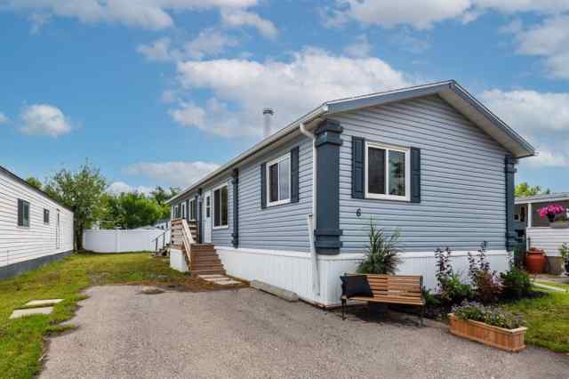 Red Carpet real estate 6, 6724 17 Avenue SE in Red Carpet Calgary
