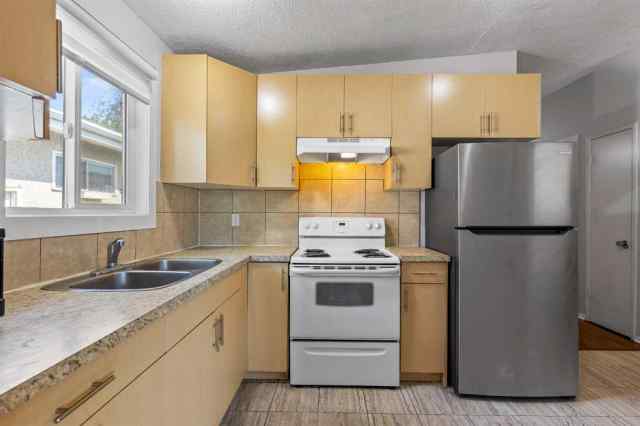 Thorncliffe real estate 5908 Trelle Drive NE in Thorncliffe Calgary