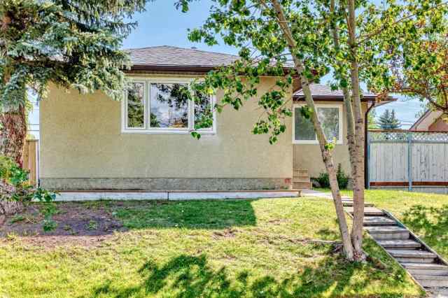 Thorncliffe real estate 6216 4 Street NE in Thorncliffe Calgary