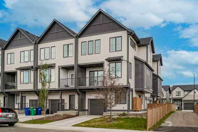 South Point real estate 25 South Point Manor SW in South Point Airdrie