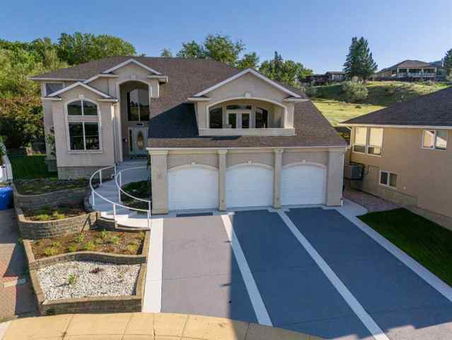 SW Hill real estate 23 Chinook Place SW in SW Hill Medicine Hat