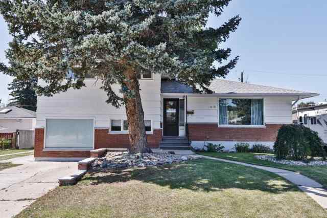Lakeview real estate 1020 Fern Crescent S in Lakeview Lethbridge