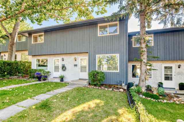 East End real estate 32, 800 Bowcroft Place  in East End Cochrane
