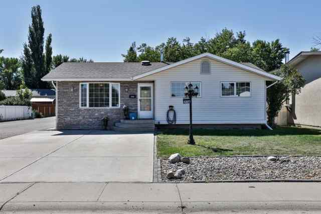Winston Churchill real estate 1910 24 Avenue N in Winston Churchill Lethbridge