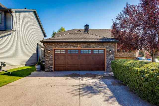 Hawkwood real estate 285 Hawkstone Drive NW in Hawkwood Calgary