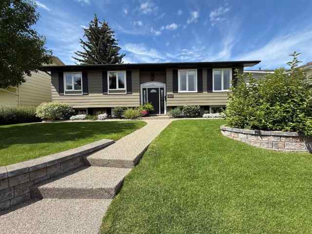 Maple Ridge real estate 10839 Mapleford Road SE in Maple Ridge Calgary