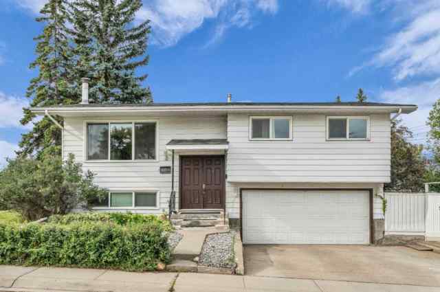 Queensland real estate 403 Queen Alexandra Way SE in Queensland Calgary