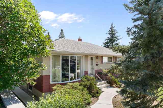 Charleswood real estate 16 Chatham Drive NW in Charleswood Calgary