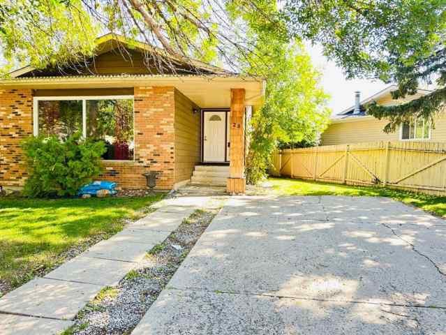 Beddington Heights real estate 28 Berwick Rise NW in Beddington Heights Calgary
