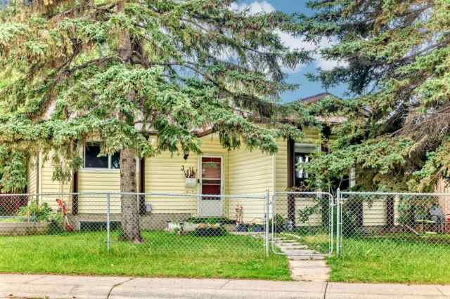 Pineridge real estate 319 Pinegreen Close NE in Pineridge Calgary