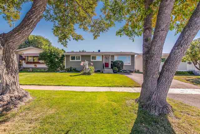NONE real estate 527 5 Street SE in NONE Redcliff
