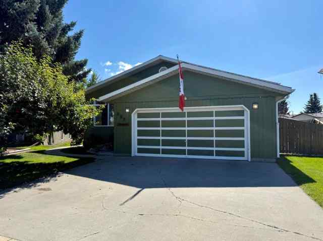 Emerson Lake Estates real estate 807 8 Avenue SE in Emerson Lake Estates High River