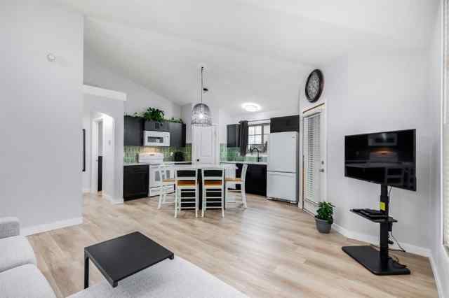 Evergreen real estate 201, 11 Everridge Square SW in Evergreen Calgary