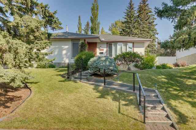 Dalhousie real estate 5751 Dalmead Crescent NW in Dalhousie Calgary