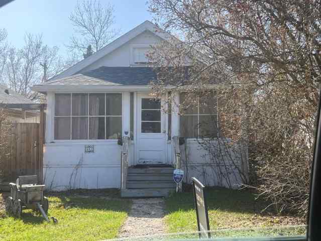 Downtown real estate 461 5 Street E in Downtown Drumheller