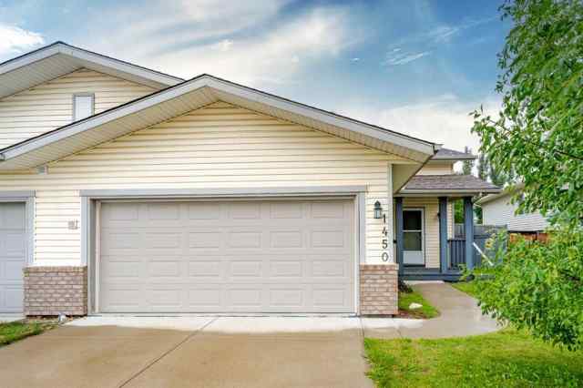 NONE real estate 1450 Smith Avenue  in NONE Crossfield